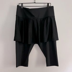 NWOT Athleta A-Game 2-in-1 Crop Black Leggings with Mesh Skirt - Size XL